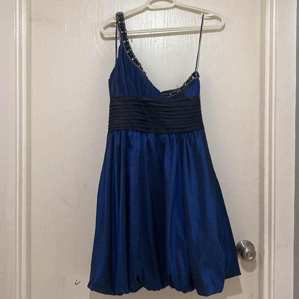 Stunning Dress - Picture 5 of 6